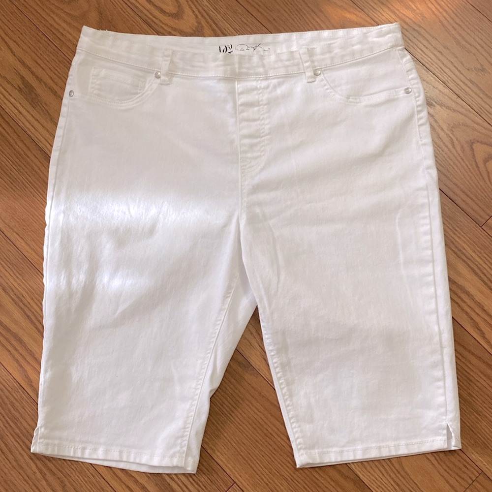 Dg2 Women’s White Cotton Blend, Stretch Bermuda Short, Pull On, Plus Size 1x